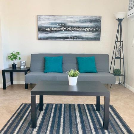Hollywood Beach Apartments - Walk To The Beach Екстер'єр фото