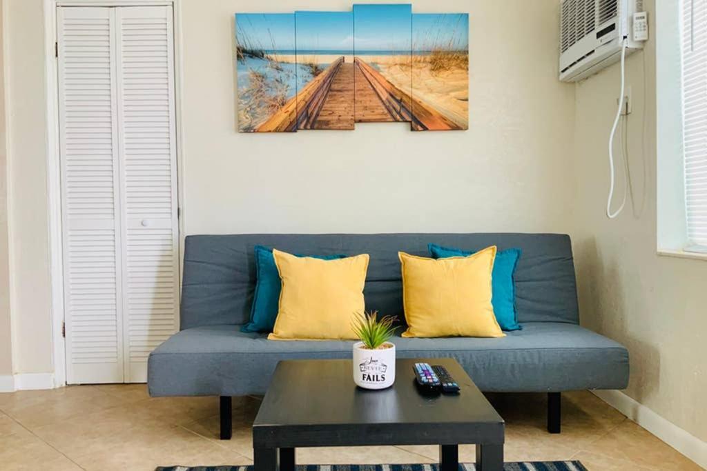 Hollywood Beach Apartments - Walk To The Beach Екстер'єр фото